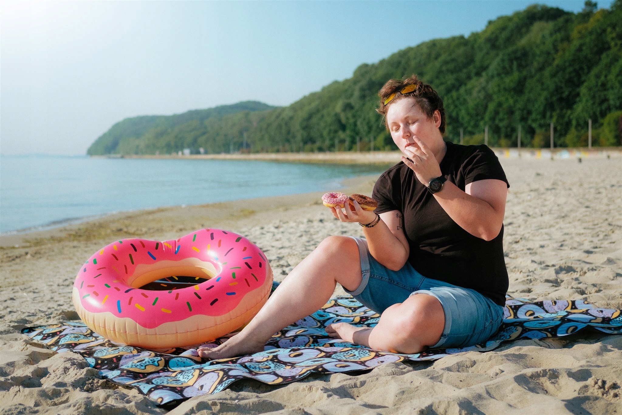 Pikniková deka čierna s donutmi 200x200 A